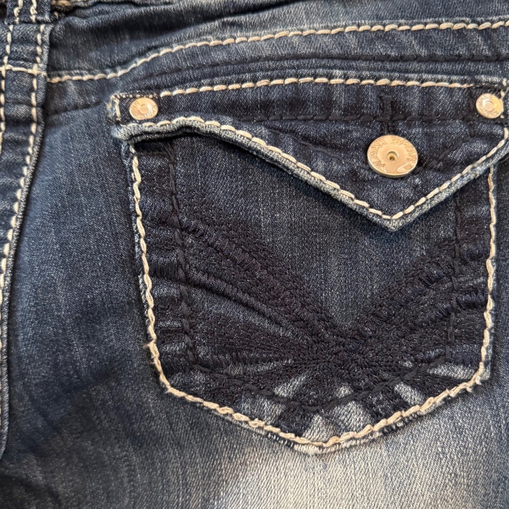 Almost Famous Womens Low Rise Bootcut Distressed Jeans Dark Wash Size 9 Y2K - Picture 11 of 13